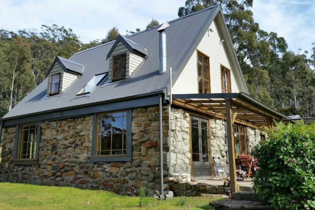 The Stone Cottage - Bruny Island Simpsons Bay Bagian luar foto